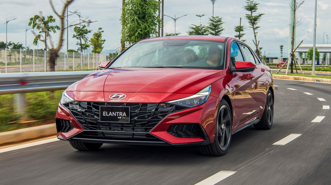 xe-hyundai-elantra-hyundai-quang-ngai